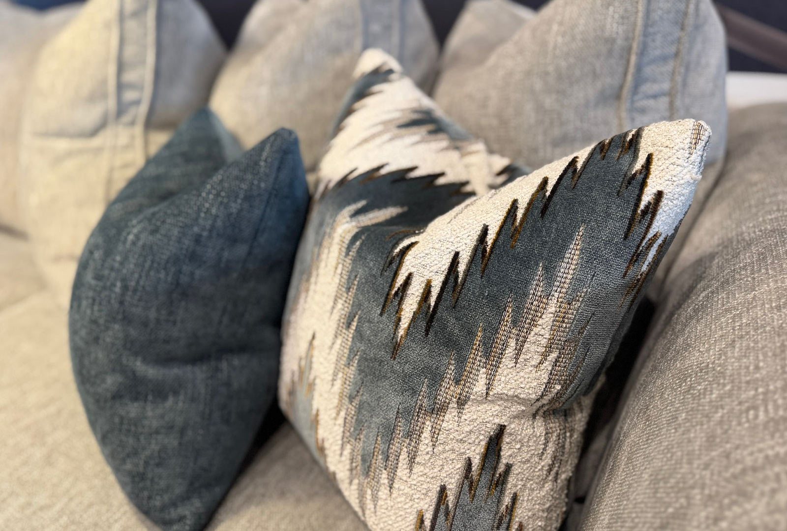 Whitemeadow Lucciano - Small Corner Group