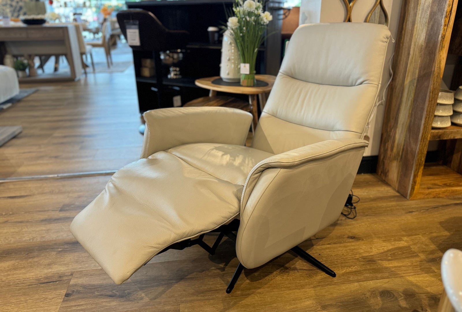 Hjort Knudsen Mitchell - Swivel Chair with Adjustable Footrest