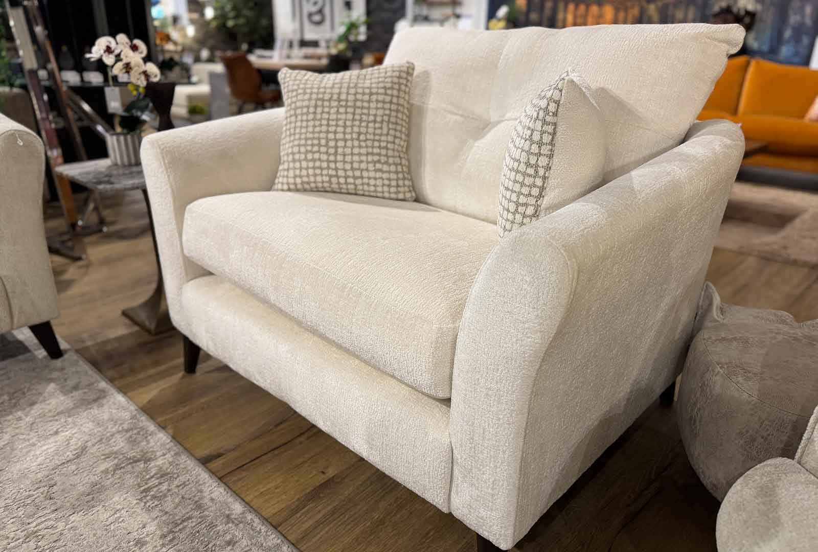 Buoyant Maisey - Love Chair