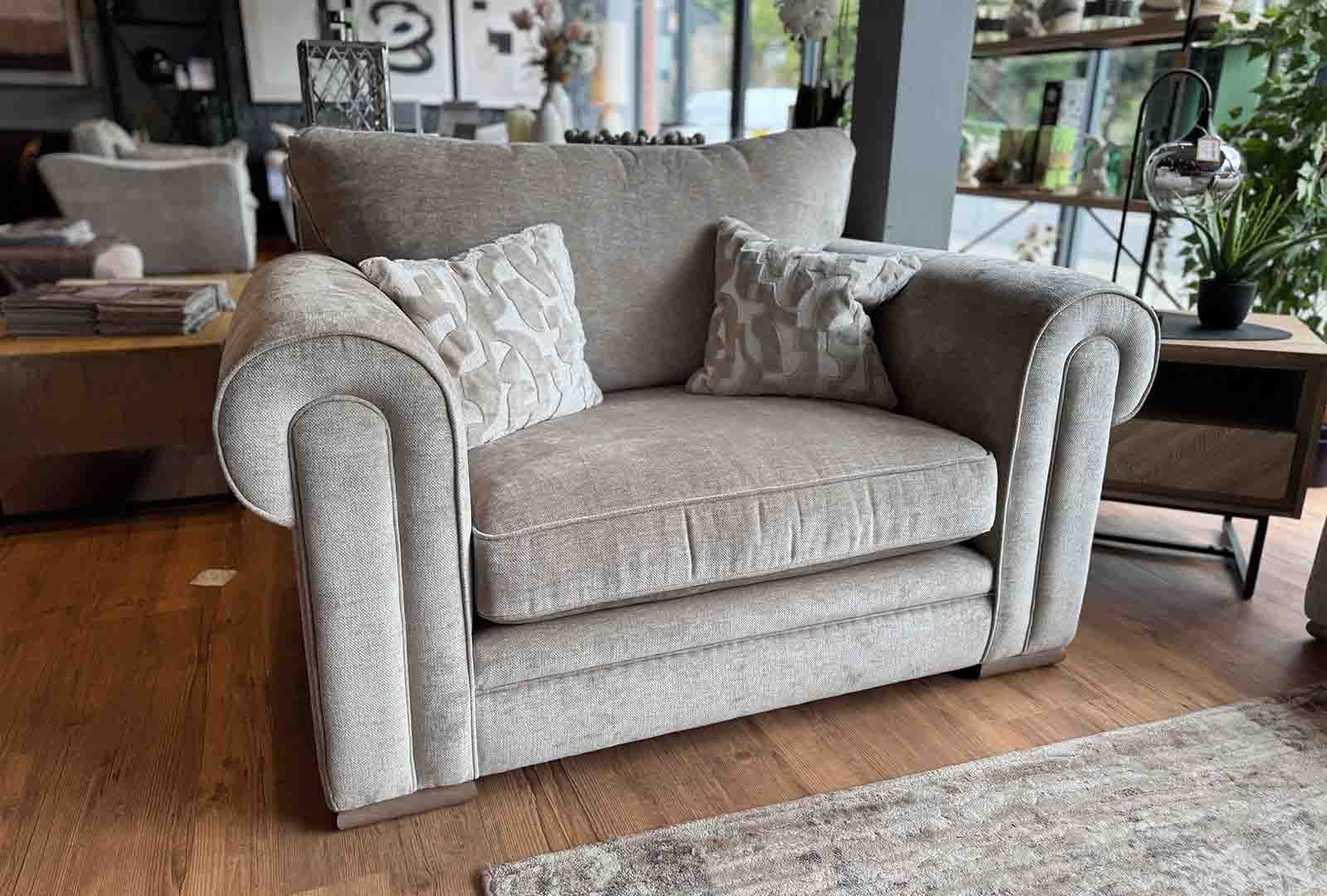 Whitemeadow Zenon - Snuggler