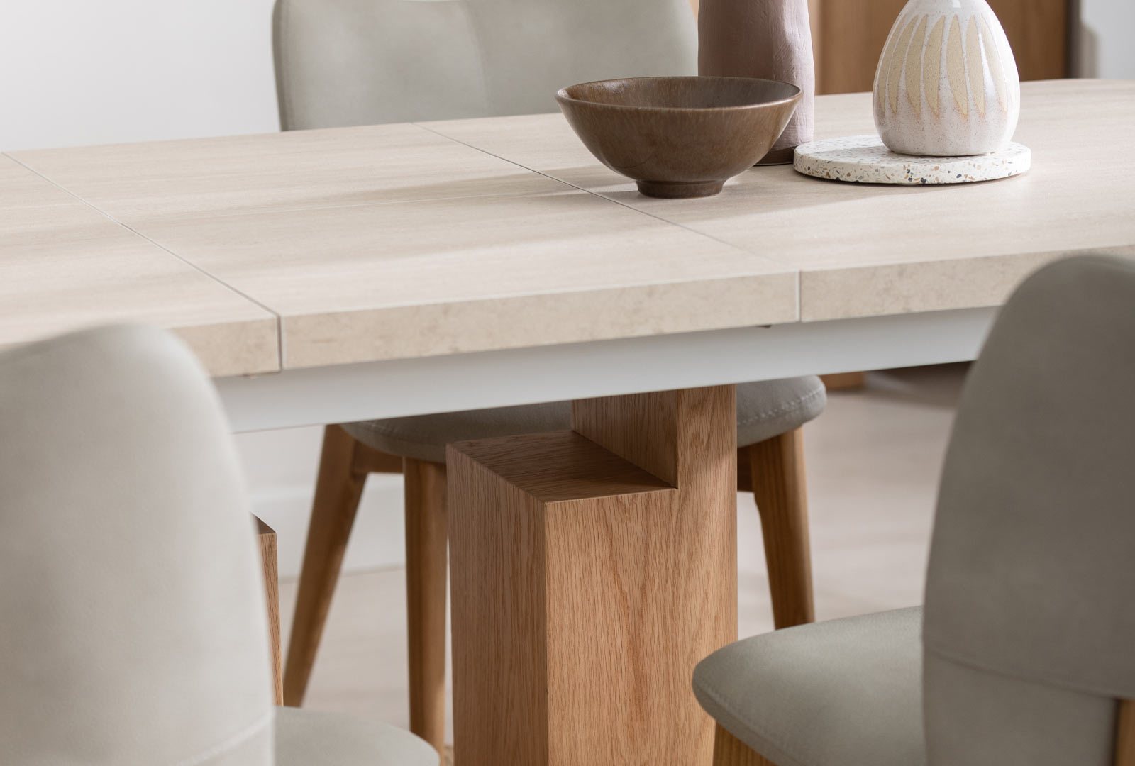 Baker Furniture Sefton - Extending Dining Table