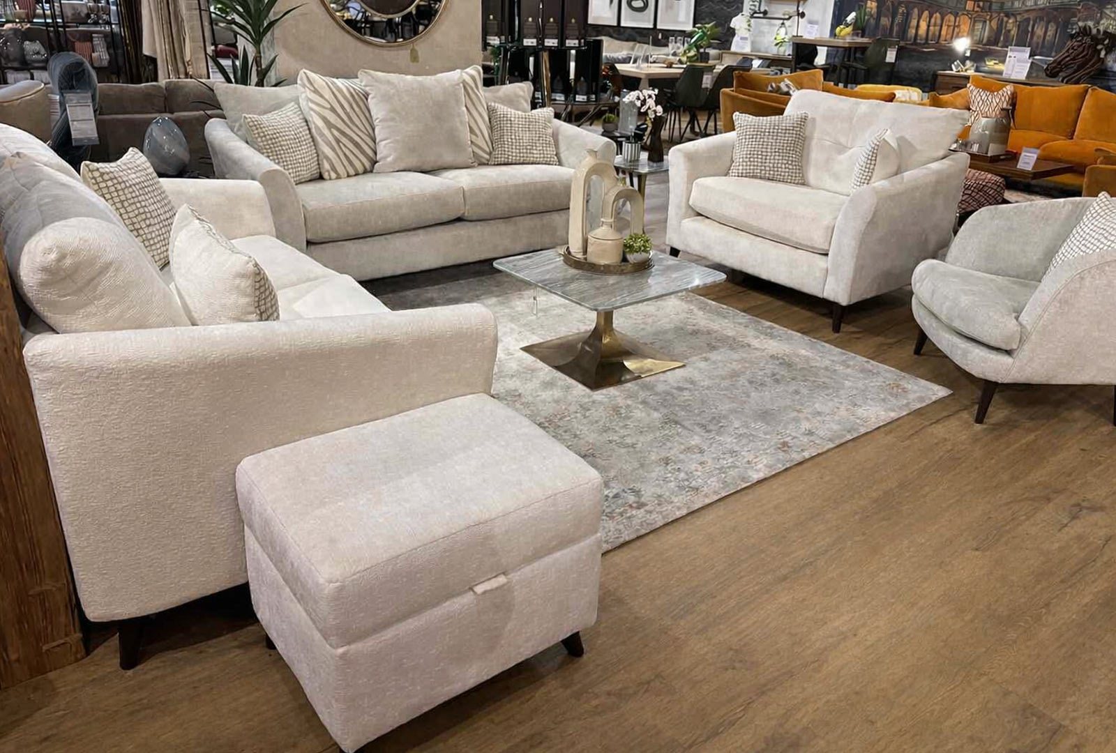 Buoyant Maisey - Open End Corner Group