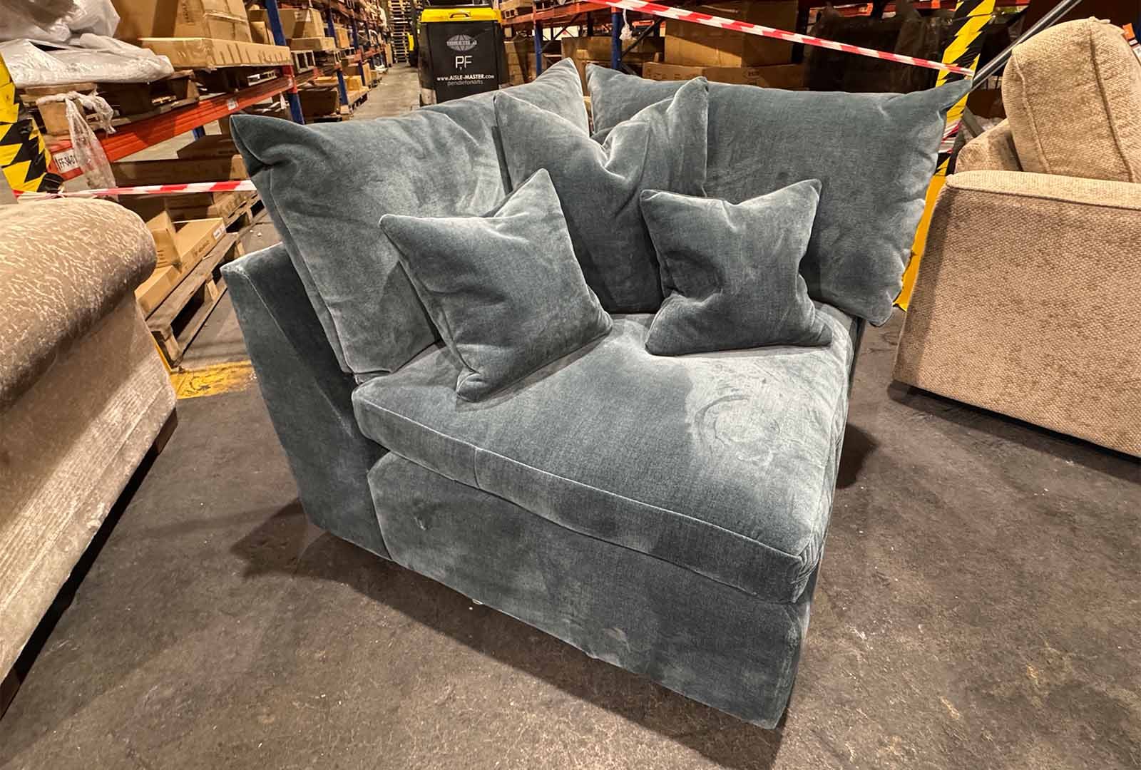 Clearance Pendle corner box