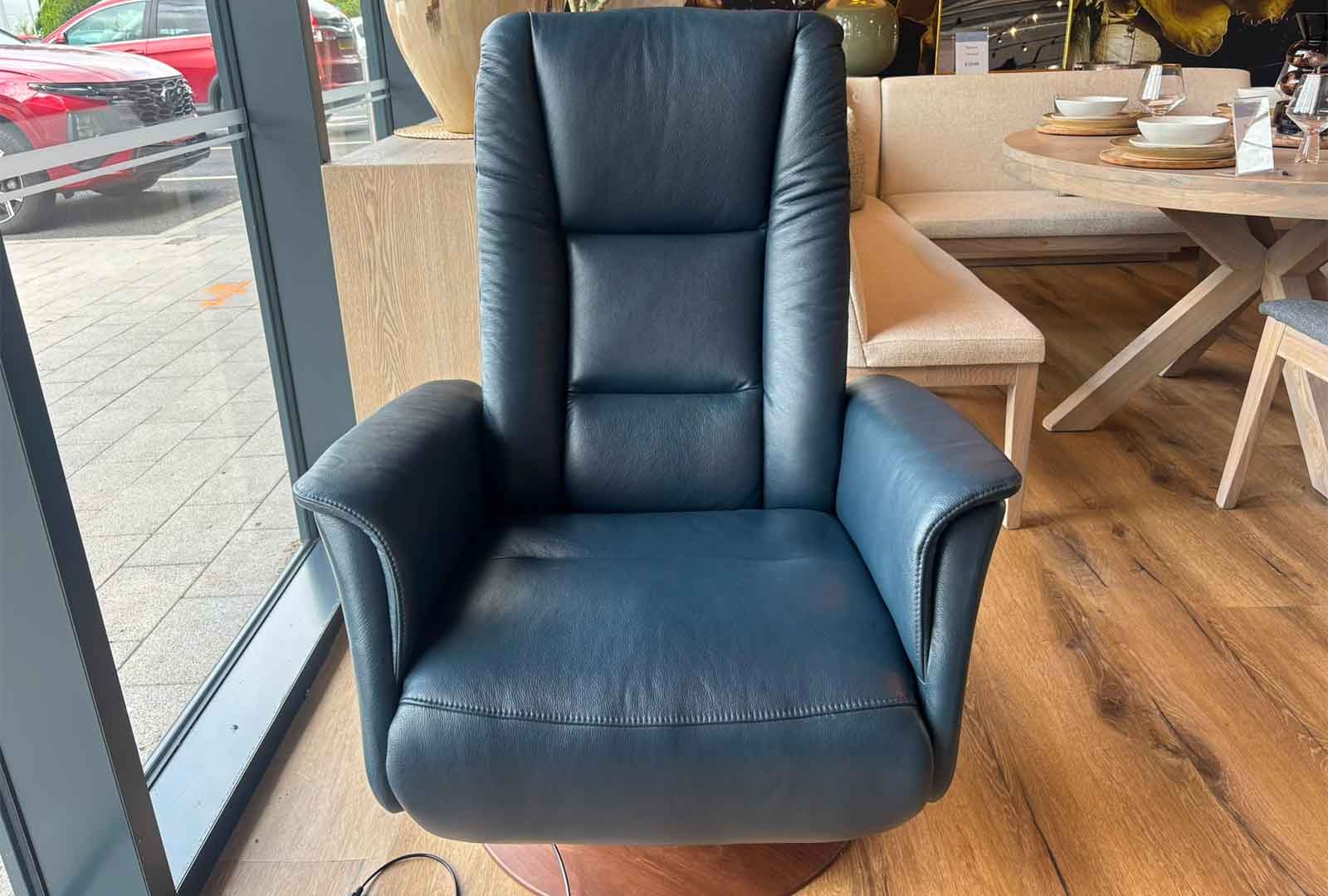 Clearance Simpson Swivel Chair - Large