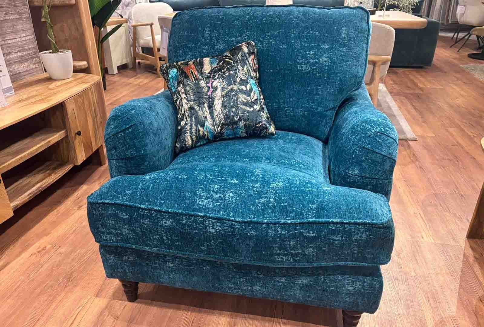 Bethie Bundle - Corner Group, Standard Chair, & Footstool