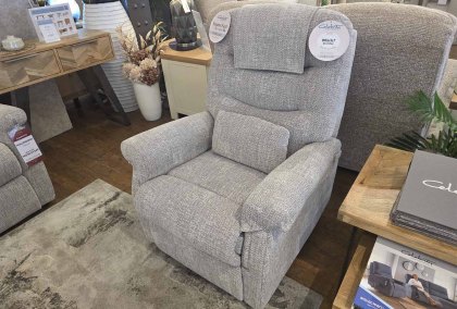 Hollingwell riser recliner with accessory pack petite