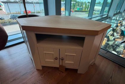 Wilpshire Corner TV Unit Wilpshire Corner TV Unit