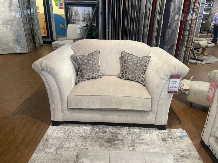 Clearance Venton Love Chair