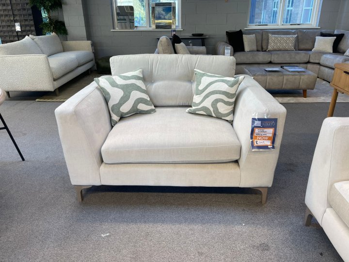 Clearance Manor Cuddler